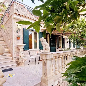 https://donna-rosa-your-home-in-taormina.sicilyhotelsitaly.net